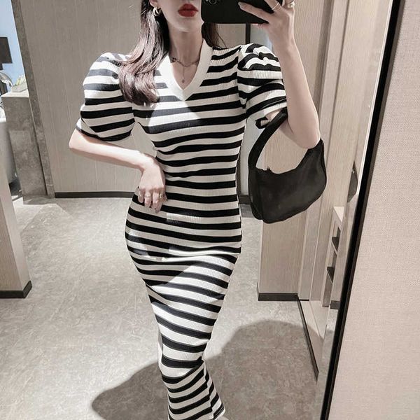 korean chic fashion v neck puff short sleeve black white striped dress women casual split tight wrap hip vestido de mujer 210610, Black;gray
korean chic fashion v neck puff short sleeve black white striped dress women casual split tight wrap hip vestido de mujer 210610, Black;gray