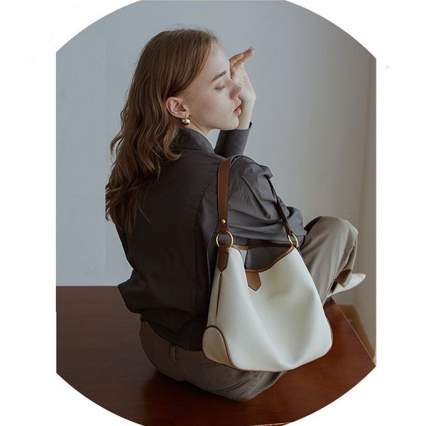 small light luxury women's bag tote summer soft leather high texture single shoulder underarm commuter large
small light luxury women's bag tote summer soft leather high texture single shoulder underarm commuter large