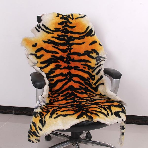 cushion/decorative pillow imitation tiger skin cushion hair king image create the king's breath floor mat carpet, domineering
cushion/decorative pillow imitation tiger skin cushion hair king image create the king's breath floor mat carpet, domineering