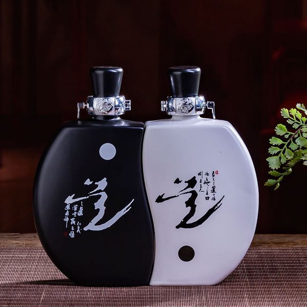 flask flagon a kilogram of wine bottle, ceramic, antique, creative baijiu, empty household gift, antique storage tank, sealed altar.
flask flagon a kilogram of wine bottle, ceramic, antique, creative baijiu, empty household gift, antique storage tank, sealed altar.