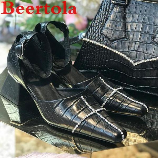 stone pattern women's sandals cross crystal cover heels dress shoes women pointed toe concise black white pumps female chaussure
stone pattern women's sandals cross crystal cover heels dress shoes women pointed toe concise black white pumps female chaussure