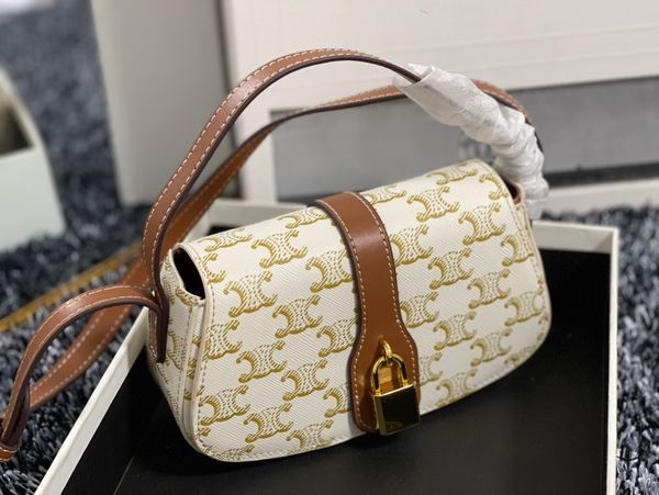70% s autumn and winter family show the same one shoulder diagonal hand mini lock saddle leather bag
70% s autumn and winter family show the same one shoulder diagonal hand mini lock saddle leather bag