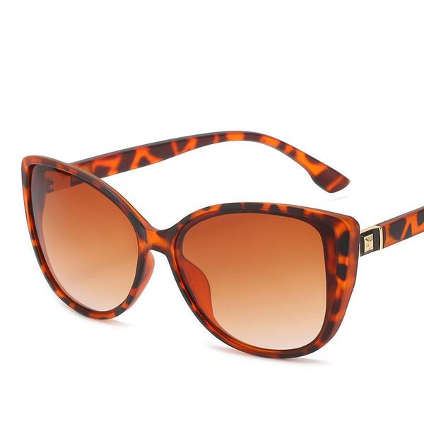 sunglasses ladies trendy retro big frame cat eye pc metal hinge women driving street shooting shopping glasses, White;black
sunglasses ladies trendy retro big frame cat eye pc metal hinge women driving street shooting shopping glasses, White;black