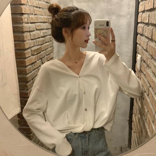 women's t-shirt v-neck female spring 2021 korean version loose design niche cardigan long-sleeved white chic trend
women's t-shirt v-neck female spring 2021 korean version loose design niche cardigan long-sleeved white chic trend