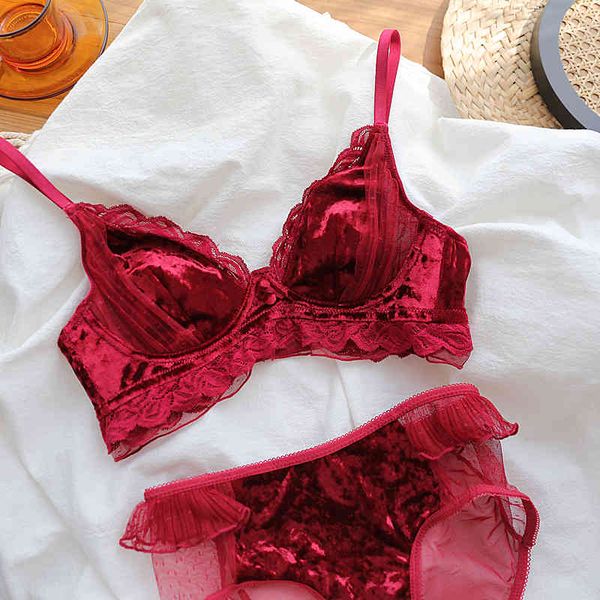 autumn and winter lingerie velvet lace underwear no steel ring thin section comfortable breathable bra set, Red;black
autumn and winter lingerie velvet lace underwear no steel ring thin section comfortable breathable bra set, Red;black