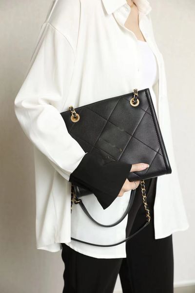 Women Luxurys C,solds Bags Designers Purses Crossbody Channel Handbags The single Splicing shoulder bag Fashion and high quality Sheepskin 30x23cm FGD
Women Luxurys C,solds Bags Designers Purses Crossbody Channel Handbags The single Splicing shoulder bag Fashion and high quality Sheepskin 30x23cm FGD