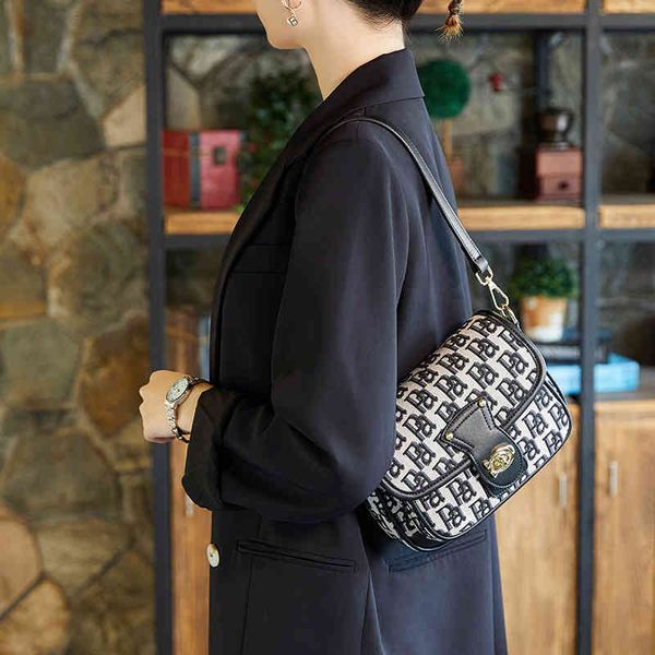 handbag women's bag saddle simple korean version 2021 fashion trend single shoulder slung mobile phone zero wallet, Black;red
handbag women's bag saddle simple korean version 2021 fashion trend single shoulder slung mobile phone zero wallet, Black;red