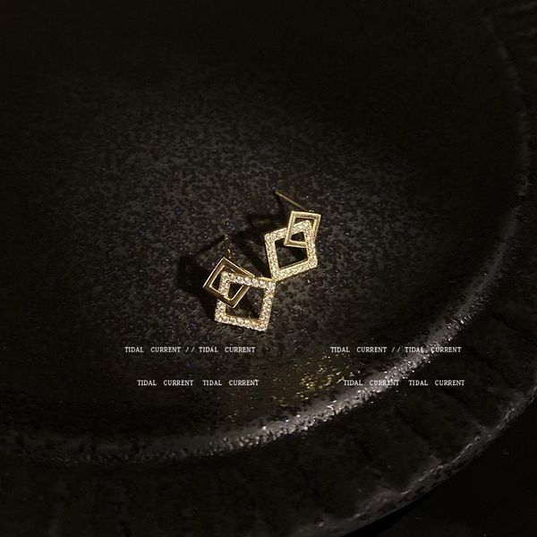 stud 2021 korea trendy micro-inlaid zircon small square earrings s925 silver needle for women female jewelry, Golden;silver
stud 2021 korea trendy micro-inlaid zircon small square earrings s925 silver needle for women female jewelry, Golden;silver