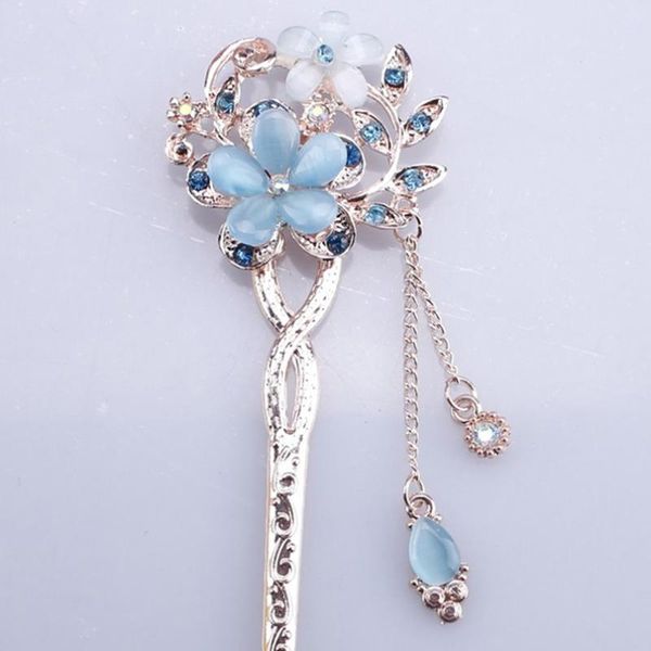 hair clips & barrettes china retro golden rhinestone floral stick for women wedding female jewelry charm girls metal hairpins gift 2021, Golden;silver
hair clips & barrettes china retro golden rhinestone floral stick for women wedding female jewelry charm girls metal hairpins gift 2021, Golden;silver