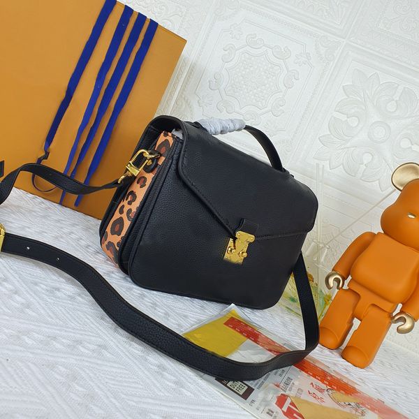 fashion classic bags all-match onthego medium tote women handbags by the pool pattern black shoulder bag #2468
fashion classic bags all-match onthego medium tote women handbags by the pool pattern black shoulder bag #2468