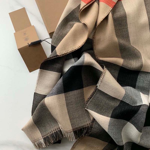 Square Quality Designer Top Scarf Oversize Classic Checks Scarves for Men and Women Kerchiefs Gold Sier Thread Plaid Scarf
Square Quality Designer Top Scarf Oversize Classic Checks Scarves for Men and Women Kerchiefs Gold Sier Thread Plaid Scarf