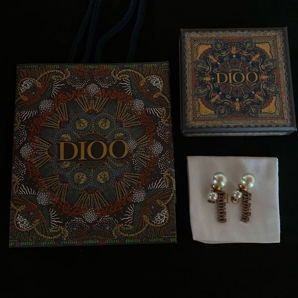 dio 925 silver needle d family's same super flash diamond brass earrings, personalized fashion, versatile earrings and female, White
dio 925 silver needle d family's same super flash diamond brass earrings, personalized fashion, versatile earrings and female, White