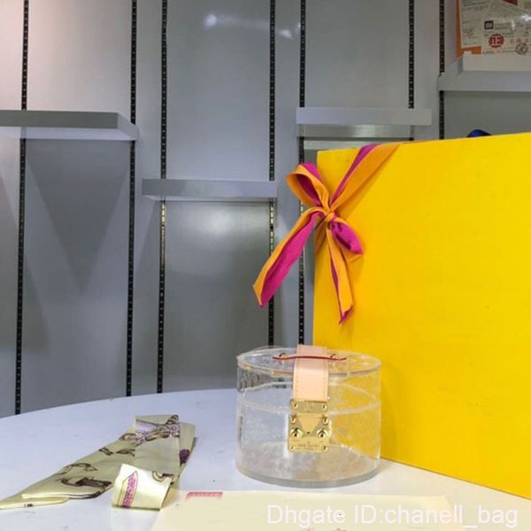 cosmetic bag handbags purser fashion metal buckle full letter plain women bag pvc transparent clear material fast
cosmetic bag handbags purser fashion metal buckle full letter plain women bag pvc transparent clear material fast