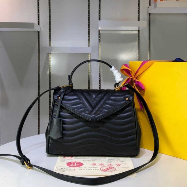 designer luxury bag women crossbody bags handbag purse hardware letter fashion wavy quilting silk calf genuine leather a women's leathe, Red;black
designer luxury bag women crossbody bags handbag purse hardware letter fashion wavy quilting silk calf genuine leather a women's leathe, Red;black