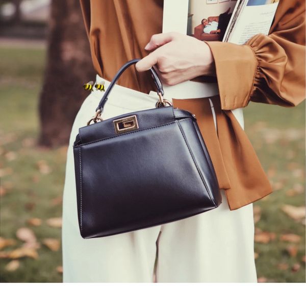 woman brand peekaboo shopping bag genuine leather tote new fashion shoulder bag serial number date code 23*18cm
woman brand peekaboo shopping bag genuine leather tote new fashion shoulder bag serial number date code 23*18cm