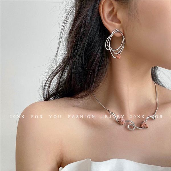 chains gsold creative twisted line stone necklace geometric silver color metal clavicle chain simple steel jewelry for women
chains gsold creative twisted line stone necklace geometric silver color metal clavicle chain simple steel jewelry for women