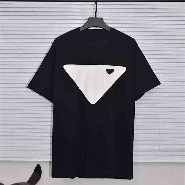 2022 luxury women men tee chest triangle letter printing badge small version round neck short sleeve t-shirt, White;black
2022 luxury women men tee chest triangle letter printing badge small version round neck short sleeve t-shirt, White;black