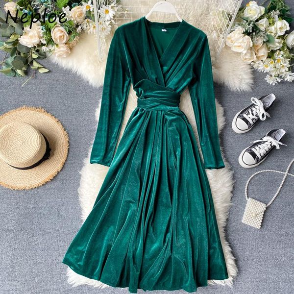 casual dresses neploe temperament retro velvet dress female autumn winter design sense slim waist robe women long sleeve v-neck vestidos, Black;gray
casual dresses neploe temperament retro velvet dress female autumn winter design sense slim waist robe women long sleeve v-neck vestidos, Black;gray