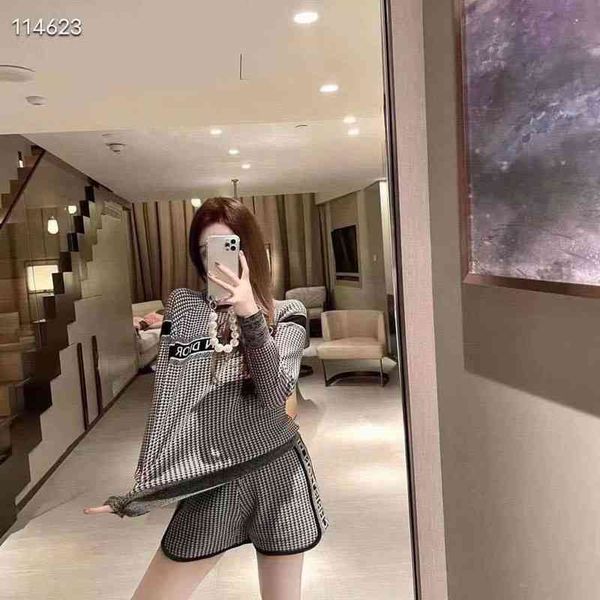 2022 factory wholesale new early autumn fashion d family check shorts pants loose suit, Gray
2022 factory wholesale new early autumn fashion d family check shorts pants loose suit, Gray