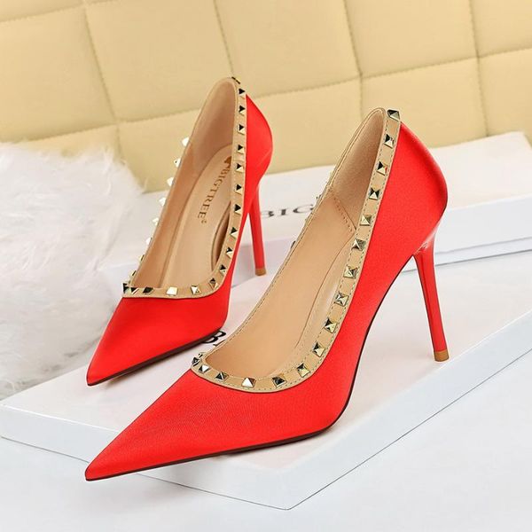 dress shoes fashion high heels rivets women large size 34-43 pumps red stiletto heel patent leather office wedding, Black
dress shoes fashion high heels rivets women large size 34-43 pumps red stiletto heel patent leather office wedding, Black