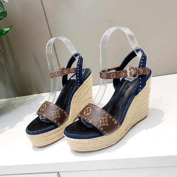 2021ss designer sandals women slippers high heels true leather slide sandal platform slipper heel height shoes summer more colors flip flops, Black
2021ss designer sandals women slippers high heels true leather slide sandal platform slipper heel height shoes summer more colors flip flops, Black