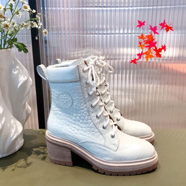 2022 leather boots ladies short ankle cowskin boot autumn winter chunky heel martin booties fashion camfortable shoes with box size 35-40 -h, Black
2022 leather boots ladies short ankle cowskin boot autumn winter chunky heel martin booties fashion camfortable shoes with box size 35-40 -h, Black