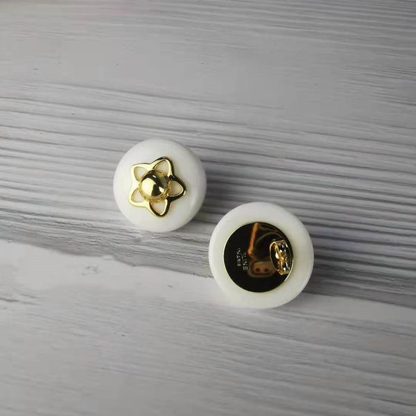 70% off celi saijia white glazed flower earrings net red the same style elegant age reducing fashion sweet earrings, Golden;silver
70% off celi saijia white glazed flower earrings net red the same style elegant age reducing fashion sweet earrings, Golden;silver