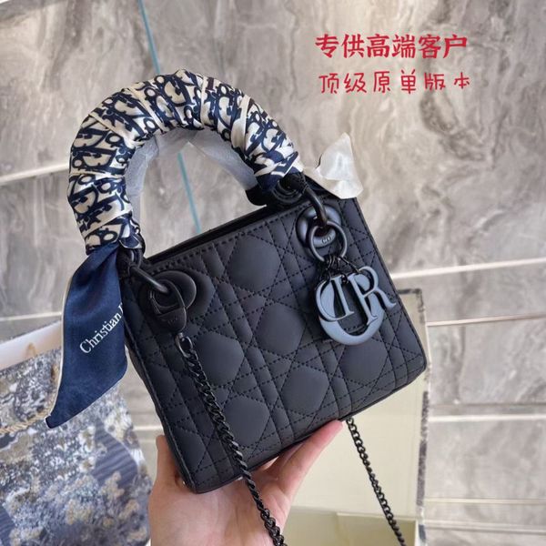 new 2021 leather frosted princess diana bag women's advanced fashion chain three lattice portable one shoulder messenger crossbody bag
new 2021 leather frosted princess diana bag women's advanced fashion chain three lattice portable one shoulder messenger crossbody bag