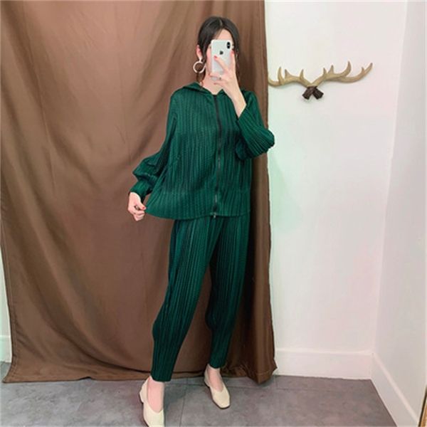 dresses miyake the clothes fold long sleeve zipper hooded neck coat + bloom pants stripe suit, White
dresses miyake the clothes fold long sleeve zipper hooded neck coat + bloom pants stripe suit, White