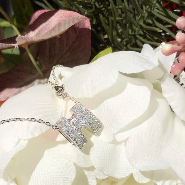 h letter luxury jewelry necklace pendants diamond sunflower sweater 925 sterling silver flower plated designer thin chain women necklaces fa
h letter luxury jewelry necklace pendants diamond sunflower sweater 925 sterling silver flower plated designer thin chain women necklaces fa