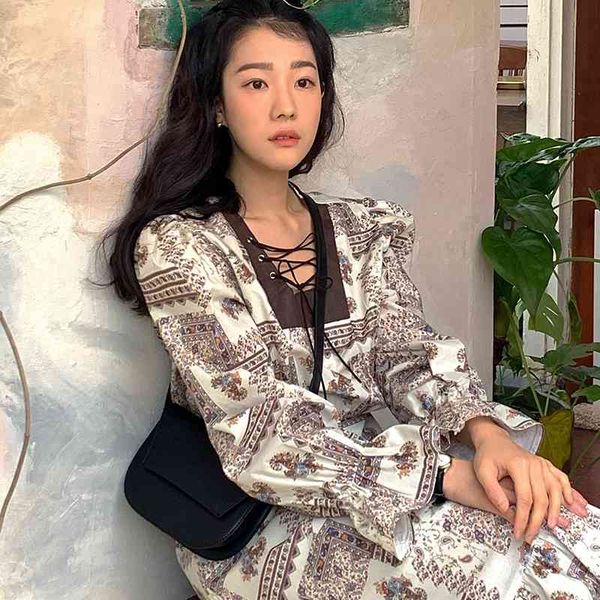 2021 new fashion retro square collar cross lace design slim high waist flare sleeve floral print es for women xb2h, Black;gray
2021 new fashion retro square collar cross lace design slim high waist flare sleeve floral print es for women xb2h, Black;gray