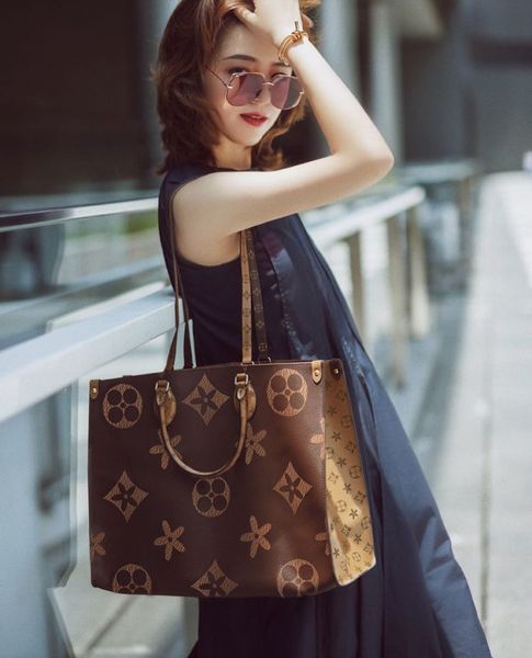 luxury womens bag shoulder crossbody tote bag genuine leather fashion large capacity shopping bag large flower
luxury womens bag shoulder crossbody tote bag genuine leather fashion large capacity shopping bag large flower