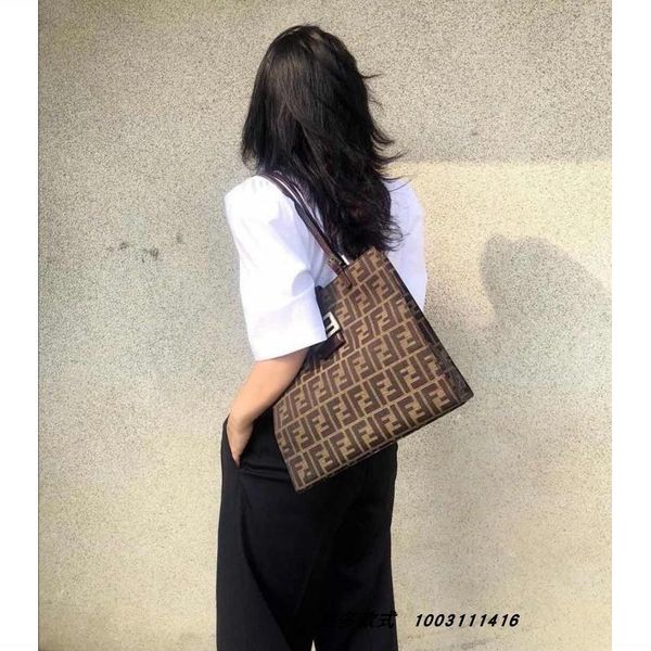 wholesale hion fandi autumn and winter canvas old flower retro leisure one shoulder accordion bag large shopping designerss luxuryss hand yw
wholesale hion fandi autumn and winter canvas old flower retro leisure one shoulder accordion bag large shopping designerss luxuryss hand yw