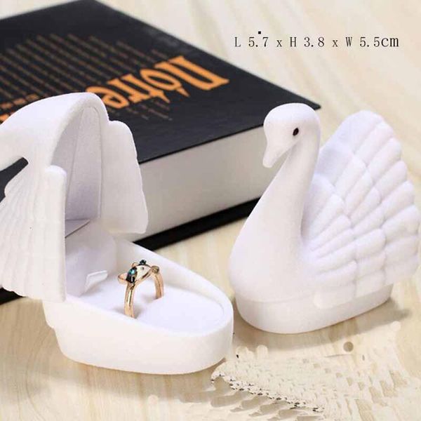 gift wrap 1pcs 5.7x3.8x5.5cm velvet black /white color swan jewelry box wedding engagement ring for earring packaging display
gift wrap 1pcs 5.7x3.8x5.5cm velvet black /white color swan jewelry box wedding engagement ring for earring packaging display