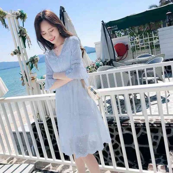 french retro lace flared sleeves beach sun dresses for women summer v-neck bohemian sweet dress female party fairy vestidos 210515, Black;gray
french retro lace flared sleeves beach sun dresses for women summer v-neck bohemian sweet dress female party fairy vestidos 210515, Black;gray