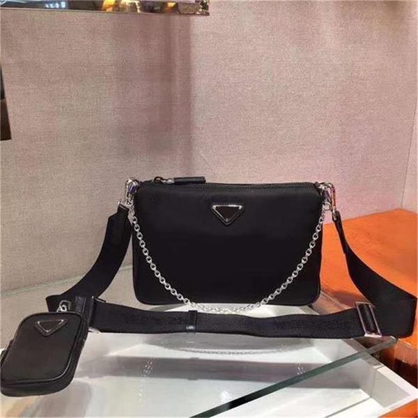 single-shoulder bag the new combines classic wrinkling elements which are versatile and lightweight and can be switched at any time
single-shoulder bag the new combines classic wrinkling elements which are versatile and lightweight and can be switched at any time