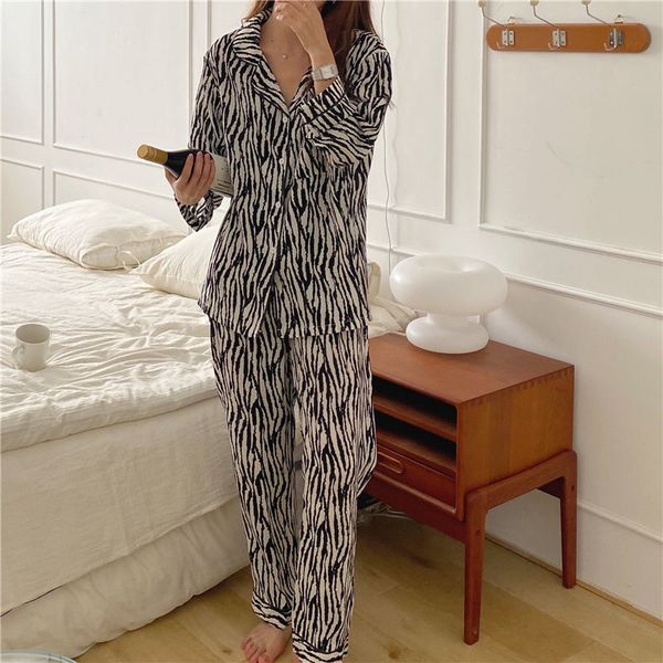 2021spring and autumn sleepwear set home clothes for women zebra pattern pajamas girl winter pyjama femme ete pijamas mujer homewear, Black;red
2021spring and autumn sleepwear set home clothes for women zebra pattern pajamas girl winter pyjama femme ete pijamas mujer homewear, Black;red