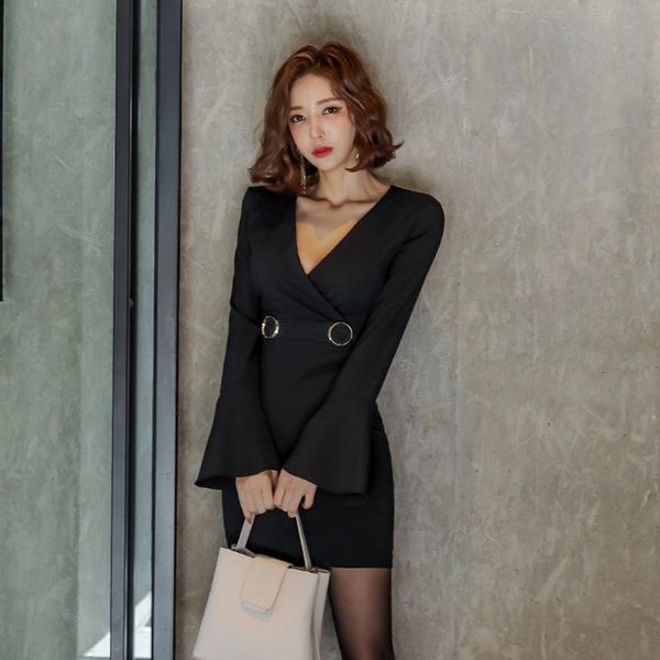 casual dresses 2021 year korean mini dress ladies bodycon party cloth winter women deep v-neck flare sleeve sheath wrap, Black;gray
casual dresses 2021 year korean mini dress ladies bodycon party cloth winter women deep v-neck flare sleeve sheath wrap, Black;gray