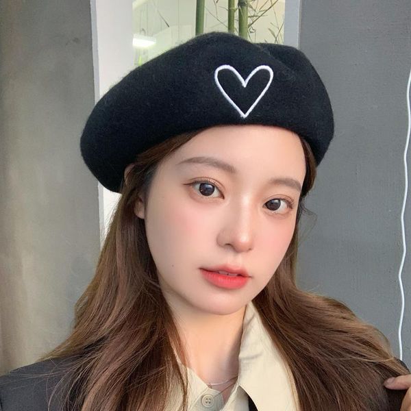 berets 2021 korean fashion women beanie hat love embroidery wool beret female autumn winter retro face little artist painter, Blue;gray
berets 2021 korean fashion women beanie hat love embroidery wool beret female autumn winter retro face little artist painter, Blue;gray