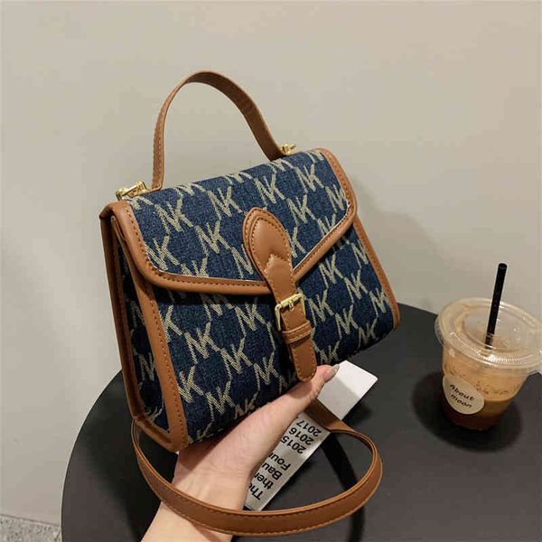 bag women's 2021 simple fashion printed portable single shoulder messenger small square, Black;red
bag women's 2021 simple fashion printed portable single shoulder messenger small square, Black;red