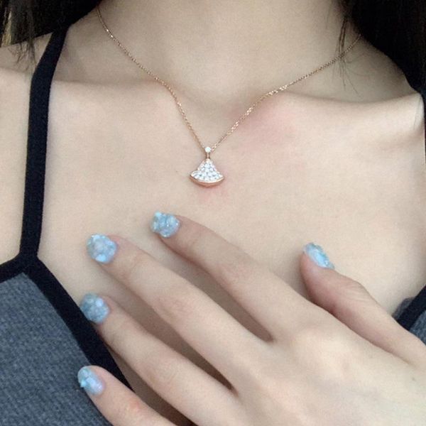 pendant necklaces korean fashion necklace 2021 copper inlaid zircon leaf for women clavicle chains jewelry accessories, Silver
pendant necklaces korean fashion necklace 2021 copper inlaid zircon leaf for women clavicle chains jewelry accessories, Silver