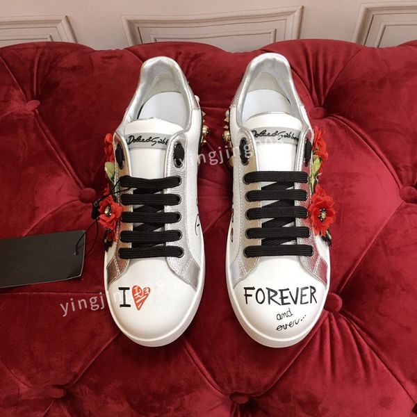 2023new designer fashion brand casual shoes womens low sole canvas shoes leather black white original sole sneakers
2023new designer fashion brand casual shoes womens low sole canvas shoes leather black white original sole sneakers