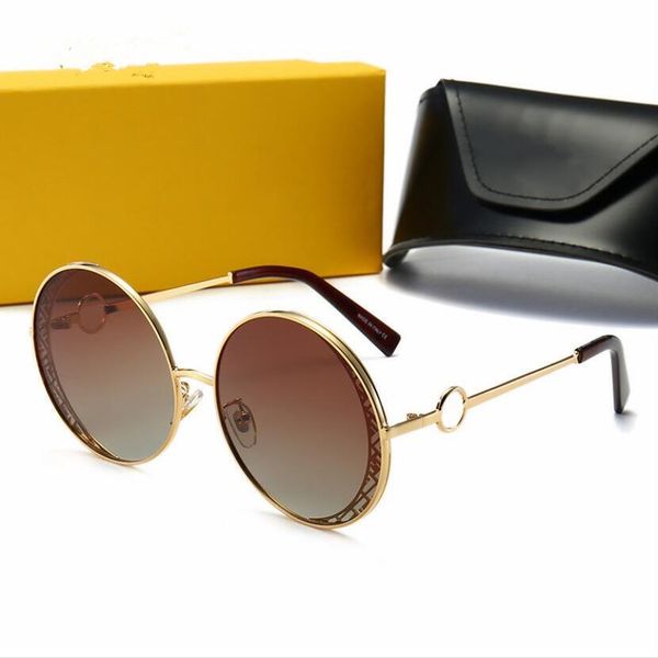 designer metal hinge sunglasses men glasses women uv400 lens with cases and box, White;black
designer metal hinge sunglasses men glasses women uv400 lens with cases and box, White;black