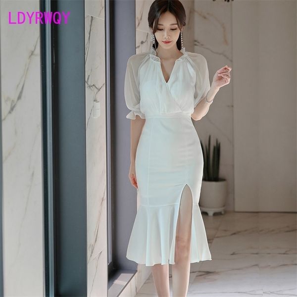 summer korean version of the temperament v-neck slim split ruffle bag hip dress female cotton office lady 210416, Black;gray
summer korean version of the temperament v-neck slim split ruffle bag hip dress female cotton office lady 210416, Black;gray