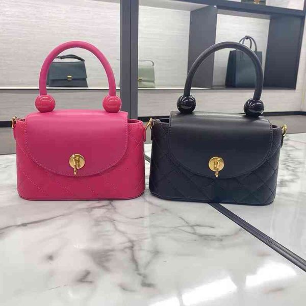 xiaoc family k2021 butterfly key bead handbag single shoulder bag messenger 50701121, Black;red
xiaoc family k2021 butterfly key bead handbag single shoulder bag messenger 50701121, Black;red