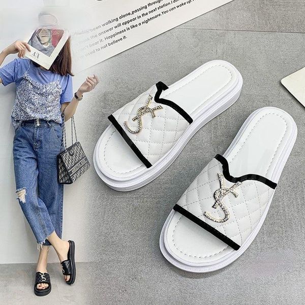 women's sandals black white letter non-slip wear beach shoes casual ladies high heels slippers
women's sandals black white letter non-slip wear beach shoes casual ladies high heels slippers