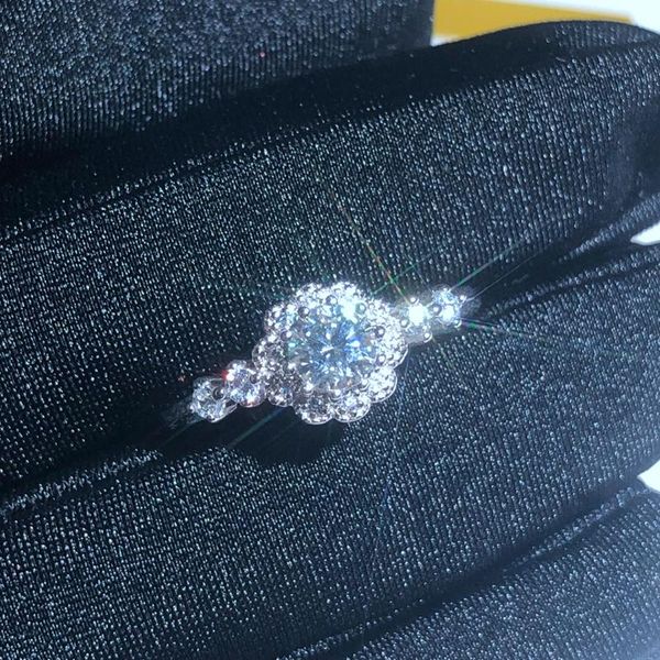 cluster rings moissanite,0.5 s super selling, comparable to diamonds, exquisite craftsmanship, Golden;silver
cluster rings moissanite,0.5 s super selling, comparable to diamonds, exquisite craftsmanship, Golden;silver