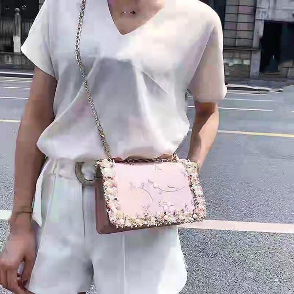 evening bags summer fashion women's chain messenger shoulder bag, casual pu retro simple and versatile flower lace splicing handbag 202
evening bags summer fashion women's chain messenger shoulder bag, casual pu retro simple and versatile flower lace splicing handbag 202