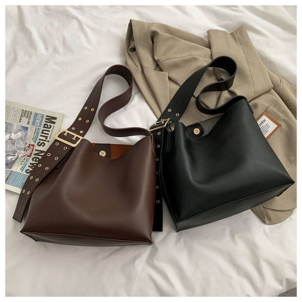 pu solid color ladies shoulder women leather messenger retro female crossbody bags fashion designer handbag for girls
pu solid color ladies shoulder women leather messenger retro female crossbody bags fashion designer handbag for girls