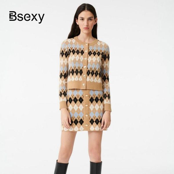 two piece dress 3 set women 2021 spring vintage rhombus plaid short sleeve knit shirt + sweater cardigan+ mini bodycon skirt suit, White
two piece dress 3 set women 2021 spring vintage rhombus plaid short sleeve knit shirt + sweater cardigan+ mini bodycon skirt suit, White